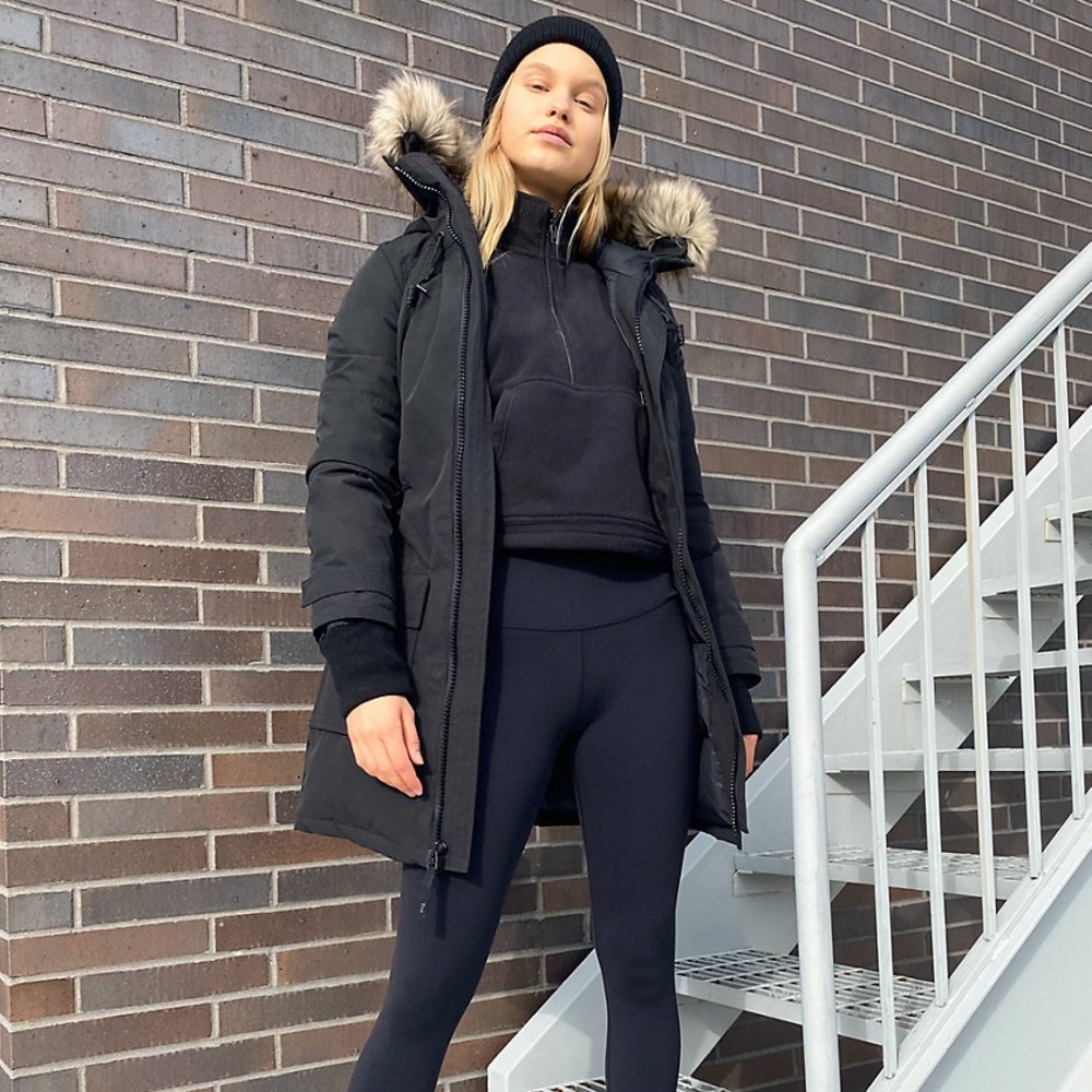 Aritzia TNA Bancroft Parka Size Small
